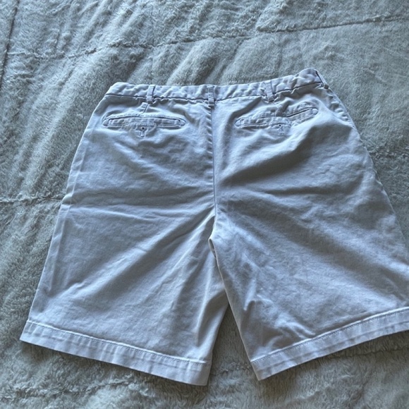 IZOD white/khaki shorts - Picture 2 of 6